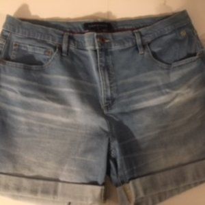 Tommy Hilfiger Ultra stretch jean short    NWT
